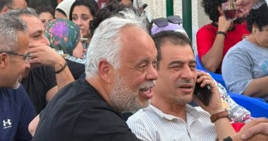 أشرف زكي ومنير مكرم يتابعان مباراة مصر والأرجنتين في نادي نقابة الممثلين