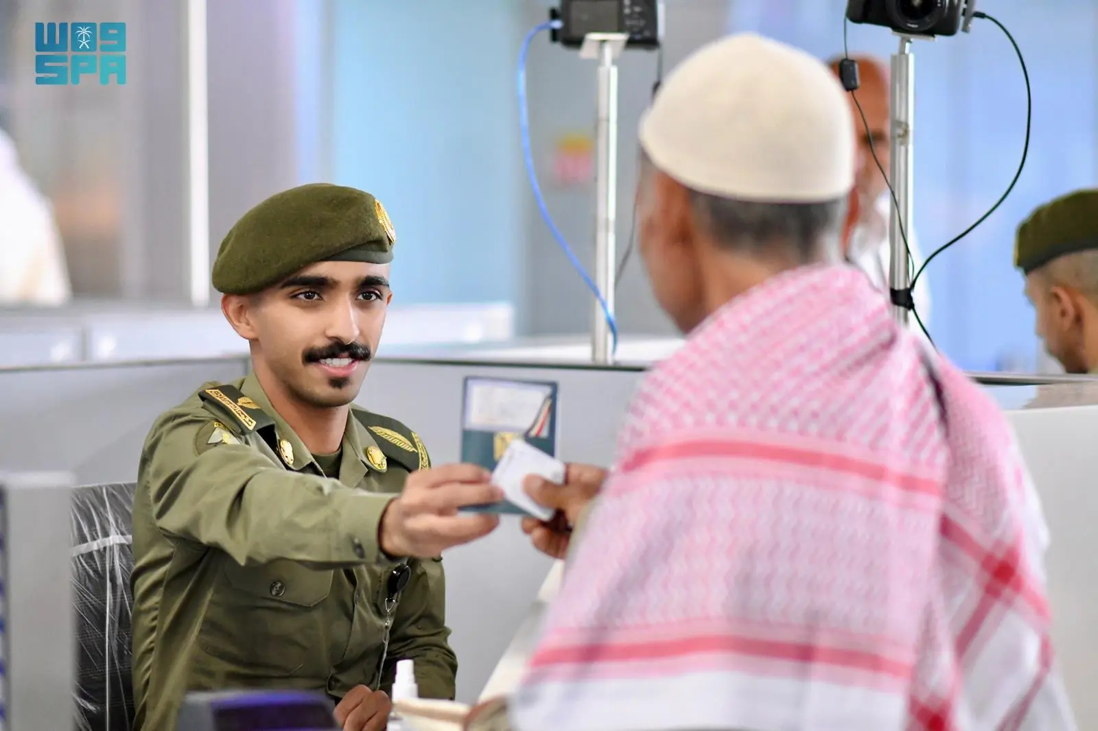 جوازات مطار الأمير محمد بن عبدالعزيز تستقبل أولى ر...