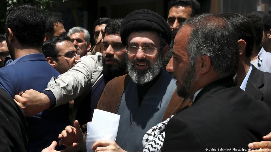 للمرة الأولى.. إيران تكشف تفاصيل إصابة مجتبى خامنئي