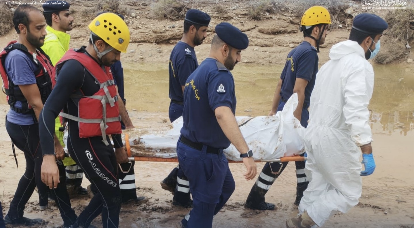 العثور على جثمان مواطن فارق الحياة بعد انجراف مركبته في وادٍ بولاية منح - صحيفة وهج الخليج الإلكترونية