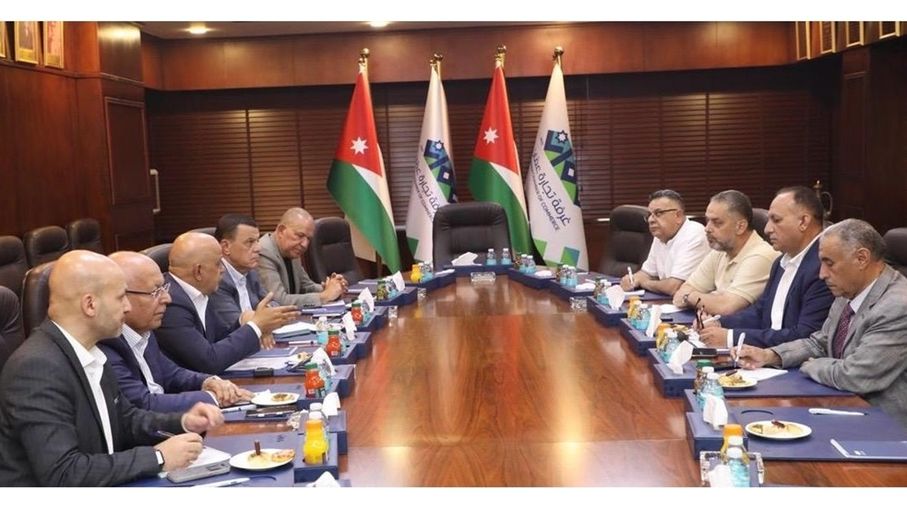 تجارة عمّان ونقابة أصحاب مكاتب تأجير السيارات تبحثان تحديات القطاع