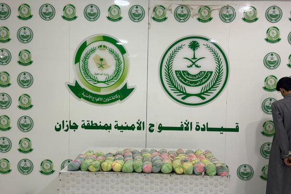 القبض على شخص لترويجه (13) كيلو جرامًا من القات بجازان