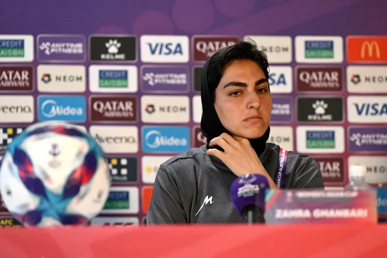 إيران تنهي تجميد أصول قائدة المنتخب النسائي
