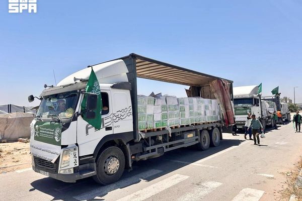 وصول قافلة مساعدات إنسانية جديدة مقدمة السعودية إلى قطاع غزة
