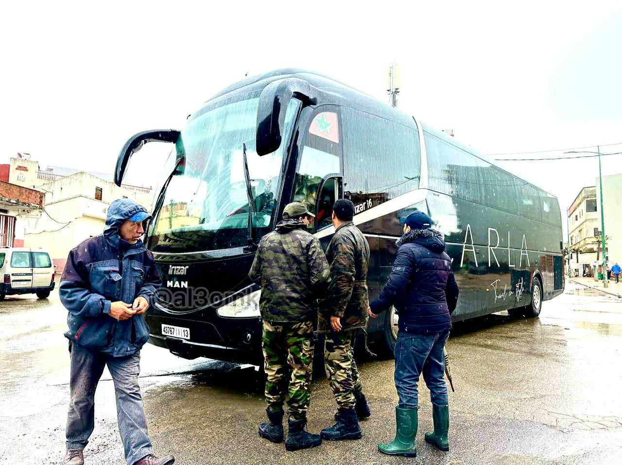 قطارات وحافلات مجانية.. السلطات تحدد المرحلة الأولى لعودة سكان القصر الكبير إلى ديارهم