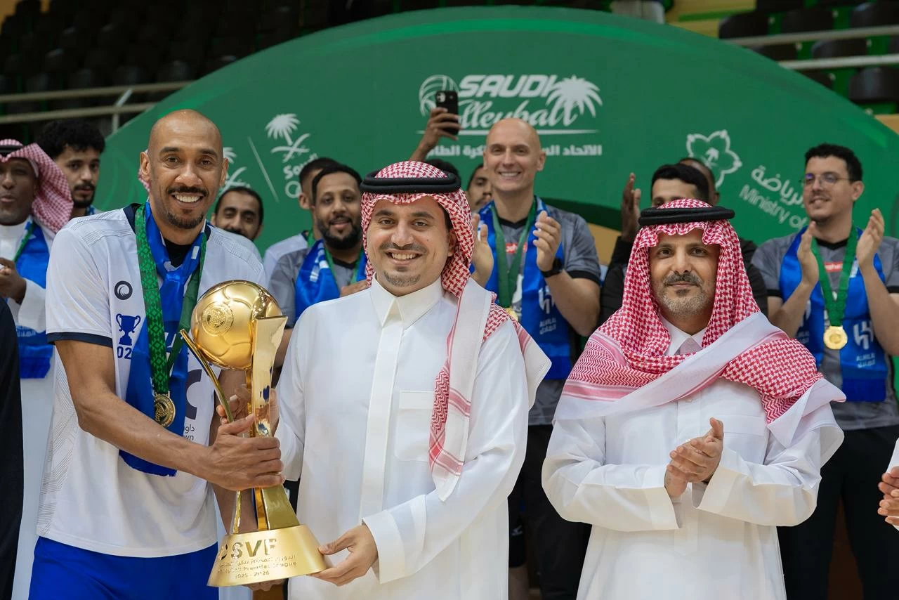 طائرة «الأباتشي الهلالية» تحلق بذهب الدوري