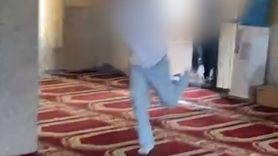 صدور أولى الإجراءات بحق أحد منتهكي حرمة مسجد في إربد...