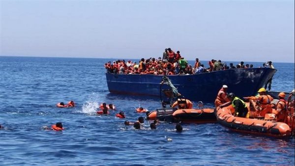 18 مفقودا و3 وفيات.. أول تعليق من "الخارجية" على وفاة مصريين في حادث غرق مركب