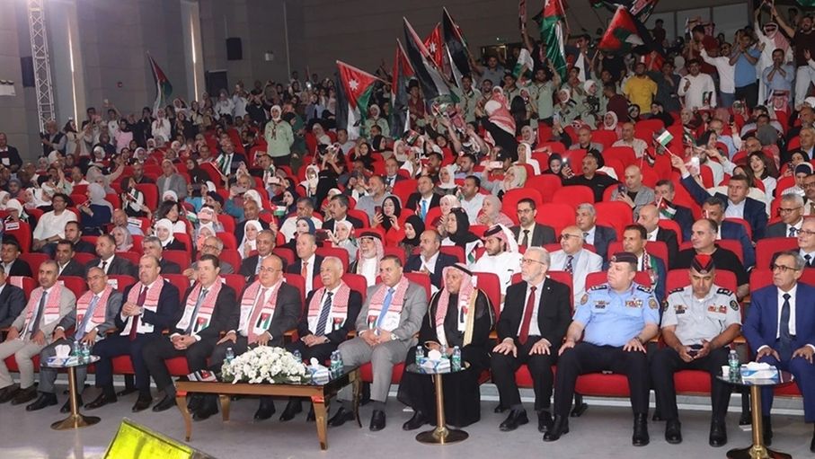 العيسوي يرعى احتفالات الجامعة الهاشمية بالعيد الـ80 لاستقلال المملكة
