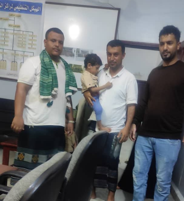 العثور على طفل تائه في الحرم الجامعي بمدينة الشعب وتسليمه لأسرته