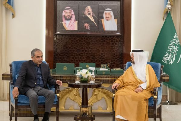 نائب أمير مكة يستقبل وزير داخلية باكستان