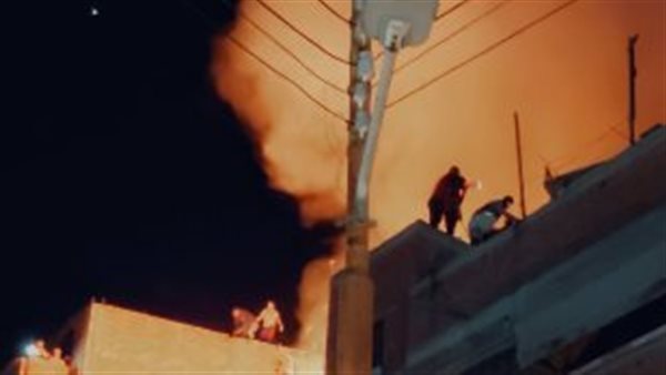قبل السحور، حريق هائل بقرية البصارطة في دمياط والدفع بسيارات الإطفاء (فيديو وصور)