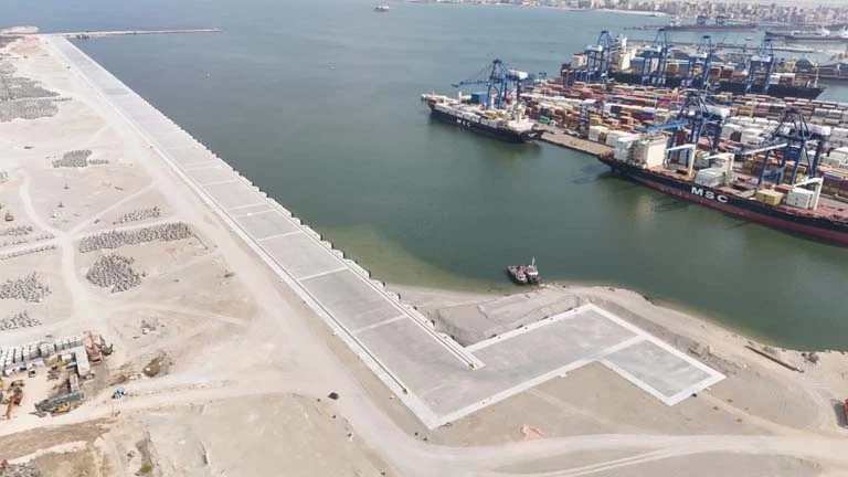 "سقط عليه واير ونش".. إصابة عامل بضائع بميناء الدخيلة في الإسكندرية