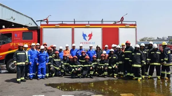 المنطقة الجغرافية البترولية بمسطرد تنفذ تجربة محاكاة الحريق لقياس مدى جاهزية أطقم الطوارئ