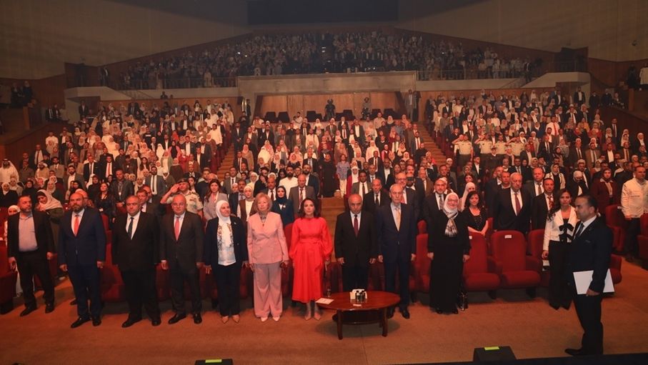 مندوبا عن الملكة رانيا.. محافظة يكرم الفائزين بجوائز التميز التربوي