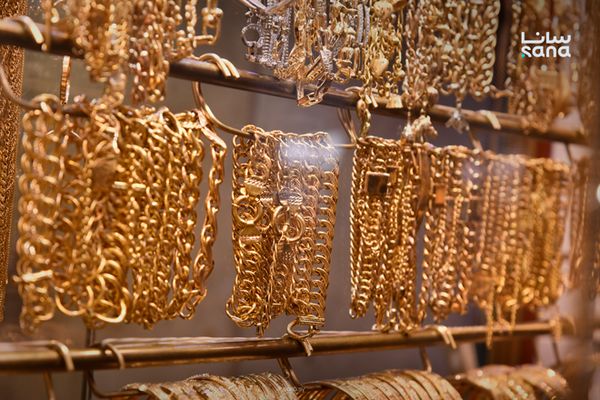 انخفاض سعر غرام الذهب عيار 21 قيراطاً 450 ليرة في السوق السورية