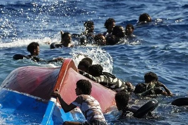مصرع 4 أشخاص وفقدان اثنين آخرين إثر غرق قارب بجنوب إفريقيا