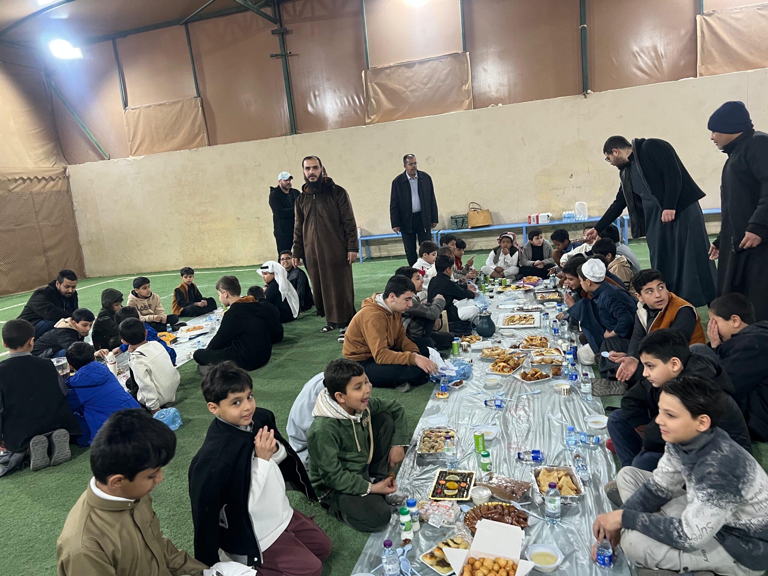 بالصور.. أجواء رمضانية مميزة في فطور جماعي بمدرسة الوعد النموذجية