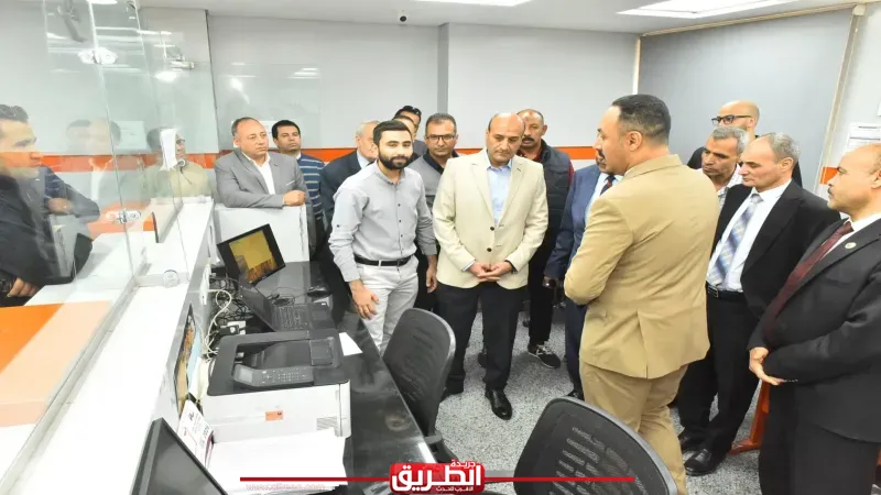 محافظ أسيوط يتفقد مركز الخدمات المميز بالغرفة التجارية ويؤكد: كفاءة الأداء وتيسير الإجراءات تدعم خطط التنمية