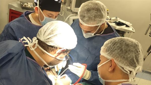 نجاح جراحة عاجل لإنقاذ مريض مصاب بآلة حادة نافذة بالمخ بمستشفى طوارئ قصر العيني