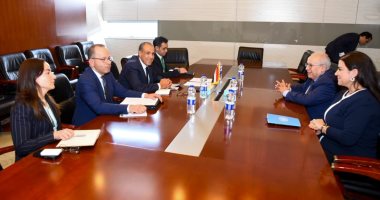 وزير الخارجية يبحث مع مبعوث الأمم المتحدة للسودان تطورات الأزمة