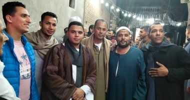احتفال الشيخ محمد كامل الفائز ببرنامج التلاوة وسط أهله وجيرانه بالشرقية