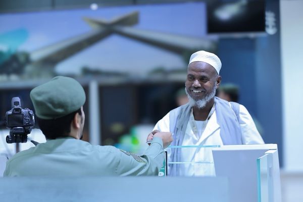 جوازات ميناء جدة الإسلامي تنهي إجراءات مغادرة أولى رحلات ضيوف الرحمن