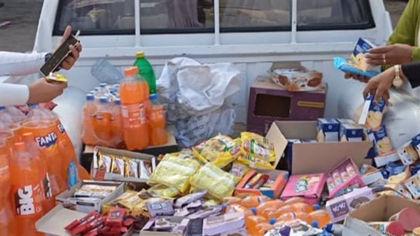 تموين الإسماعيلية يضبط 200 عبوة من المشروبات الغازية وسلع غذائية منتهية الصلاحية