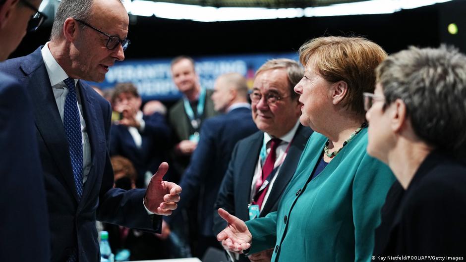 هل هو الحظ العاثر؟ ميركل تغادر قبل إعلان إعادة انتخاب ميرتس