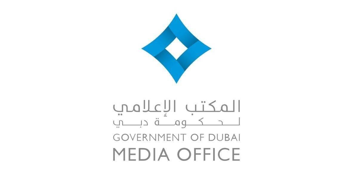 انتهاء التعامل مع حادث ناجم عن سقوط شظايا على واجهة أحد المباني في وسط دبي دون وقوع حريق أو تسجيل أي إصابات