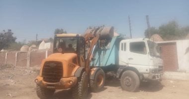 رفع 50 طنا من القمامة والمخلفات الصلبة والأتربة بحى غرب سوهاج