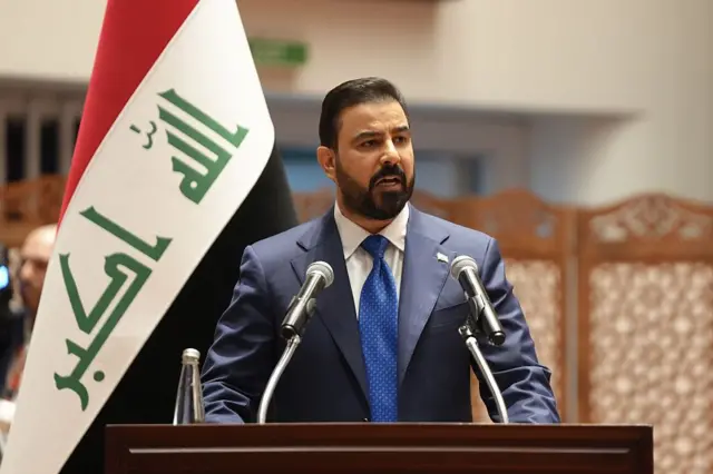 الزيدي يفتح ملف الإعلام.. إيقاف مكافآت يثير صدمة