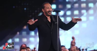 على الحجار يضىء مسرح ساقية عبد المنعم الصاوى الليلة