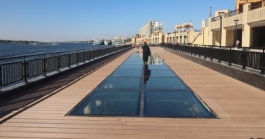 مشروع الممشى الزجاجى بكورنيش أسوان ينتظر الافتتاح.. الانتهاء من التنفيذ وفى انتظار الطرح للتشغيل.. الممشى يغير المدينة السياحية بإطلالة بانورامية فوق النيل لأول مرة.. وتجهيزات متكاملة لذوى الهمم ومطاع