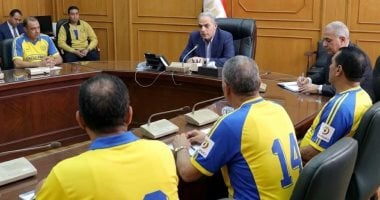 محافظ الإسماعيلية يجتمع بقدامى الدراويش لبحث سبل إنقاذ الفريق