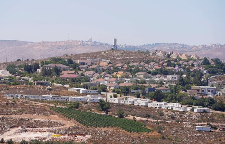 هيئة فلسطينية: سلطات الاحتلال أصدر 49 أمرًا عسكريًا استهدف 2093 دونمًا بالضفة