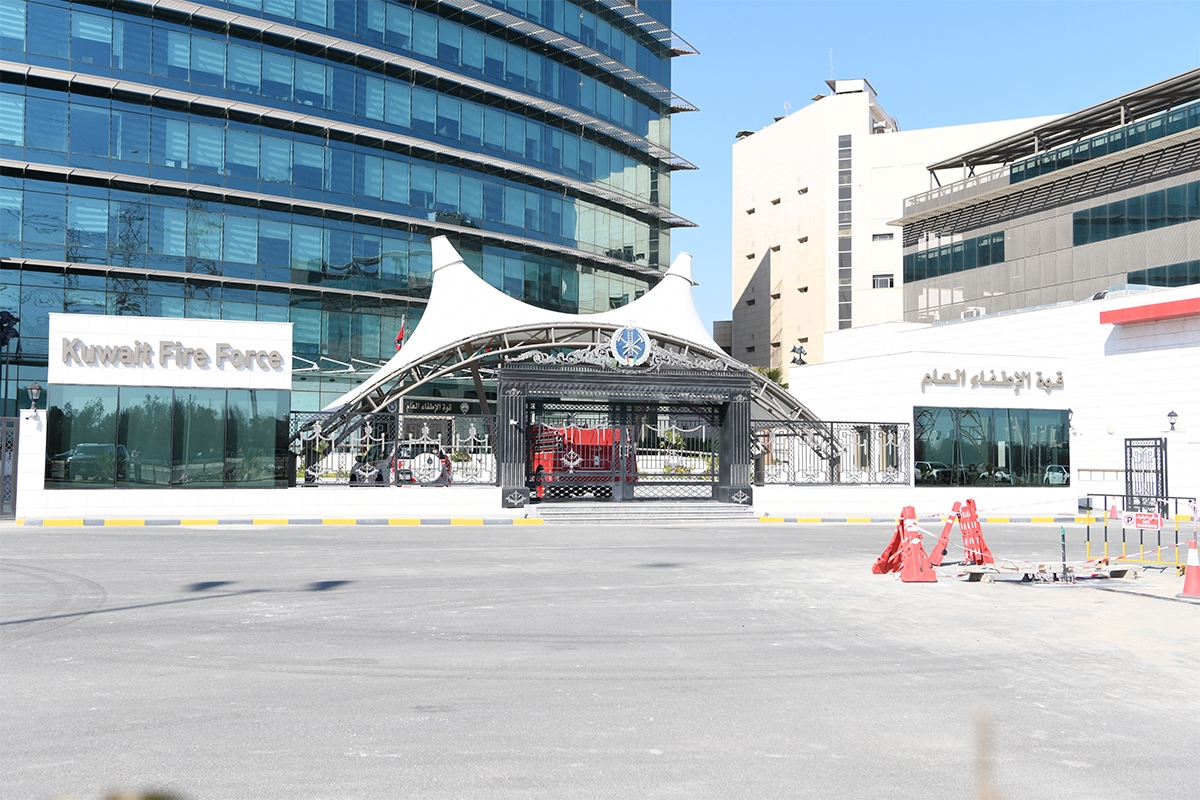 «الإطفاء»: السيطرة على حريقَي «التأمينات» وخزانات الوقود التابعة للمطار