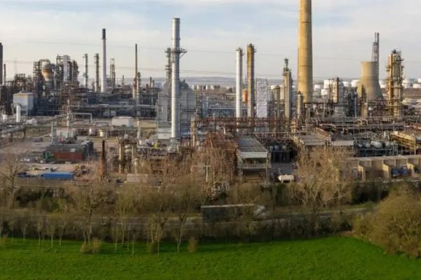بريطانيا تستهدف خفض الانبعاثات الغازية بـ87% بحلول 2042