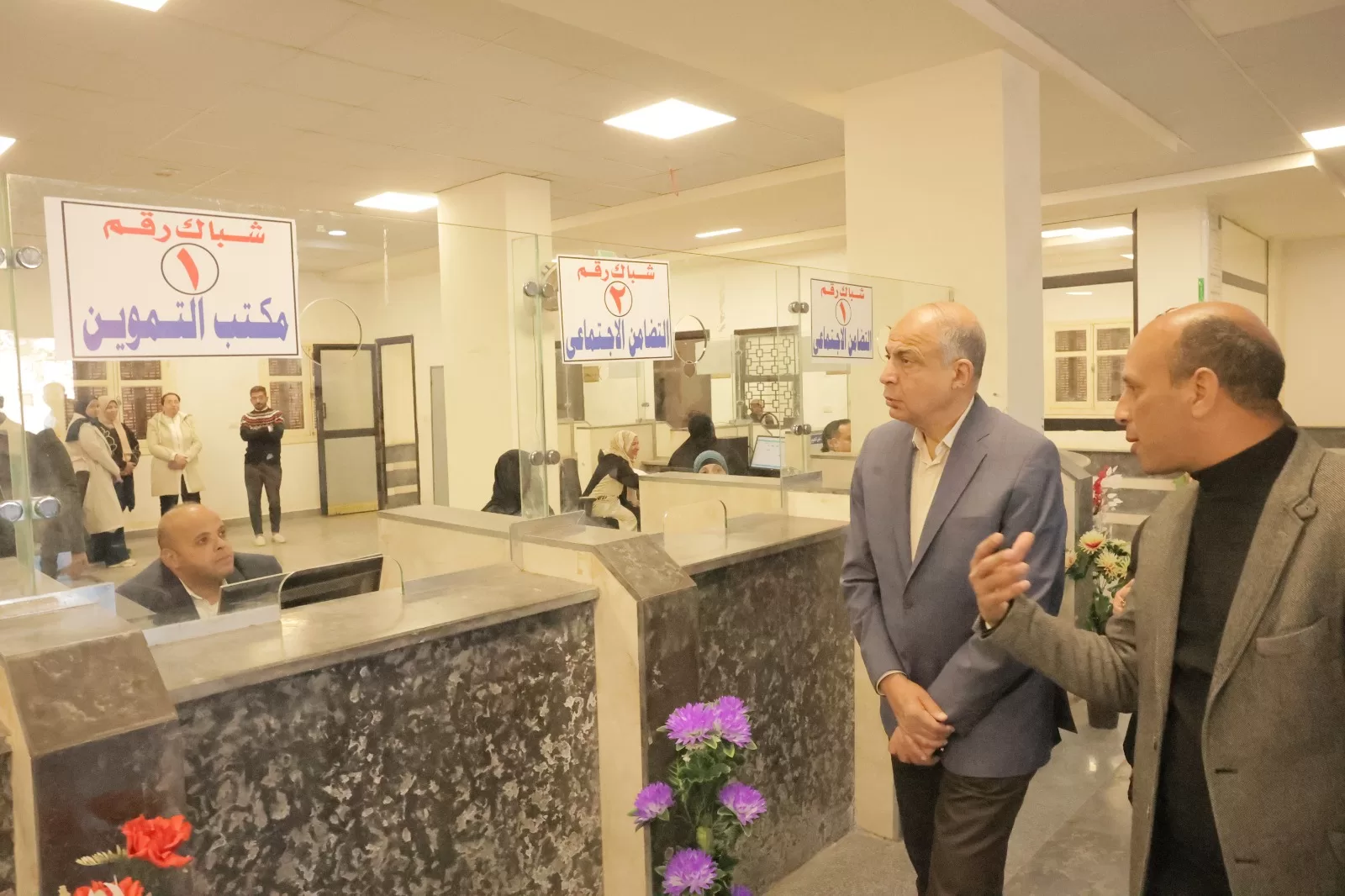 محافظ المنيا يتابع مستوى الخدمات بمجمع الخدمات الحكومية بقرية الروضة في ملوي