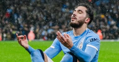 ريان شرقي يتصدر قائمة المرشحين على جائزة الأفضل بالدوري الإنجليزي
