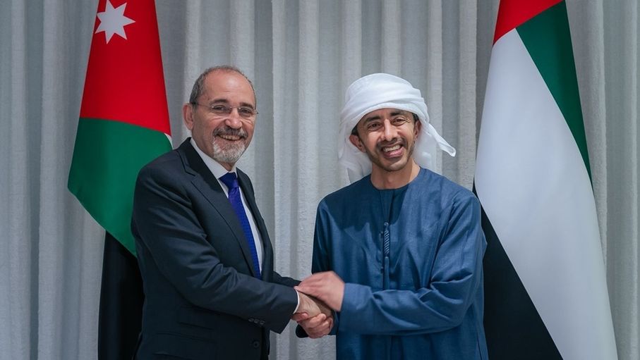 الصفدي وبن زايد يبحثان تعزيز العمل الدولي الجماعي لإرساء الأمن والسلام في المنطقة