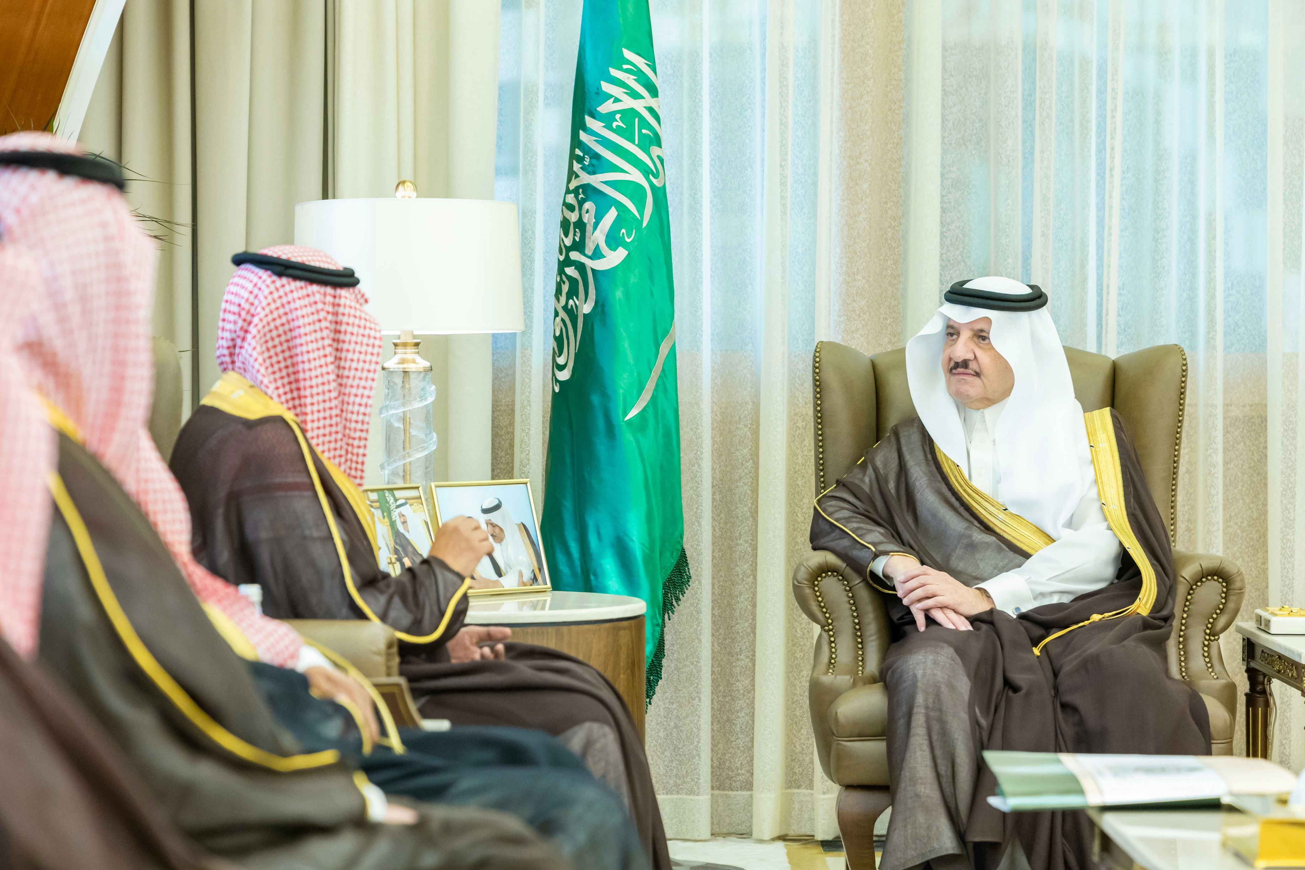 أمير الشرقية يستقبل مدير عام فرع وزارة الخارجية في المنطقة