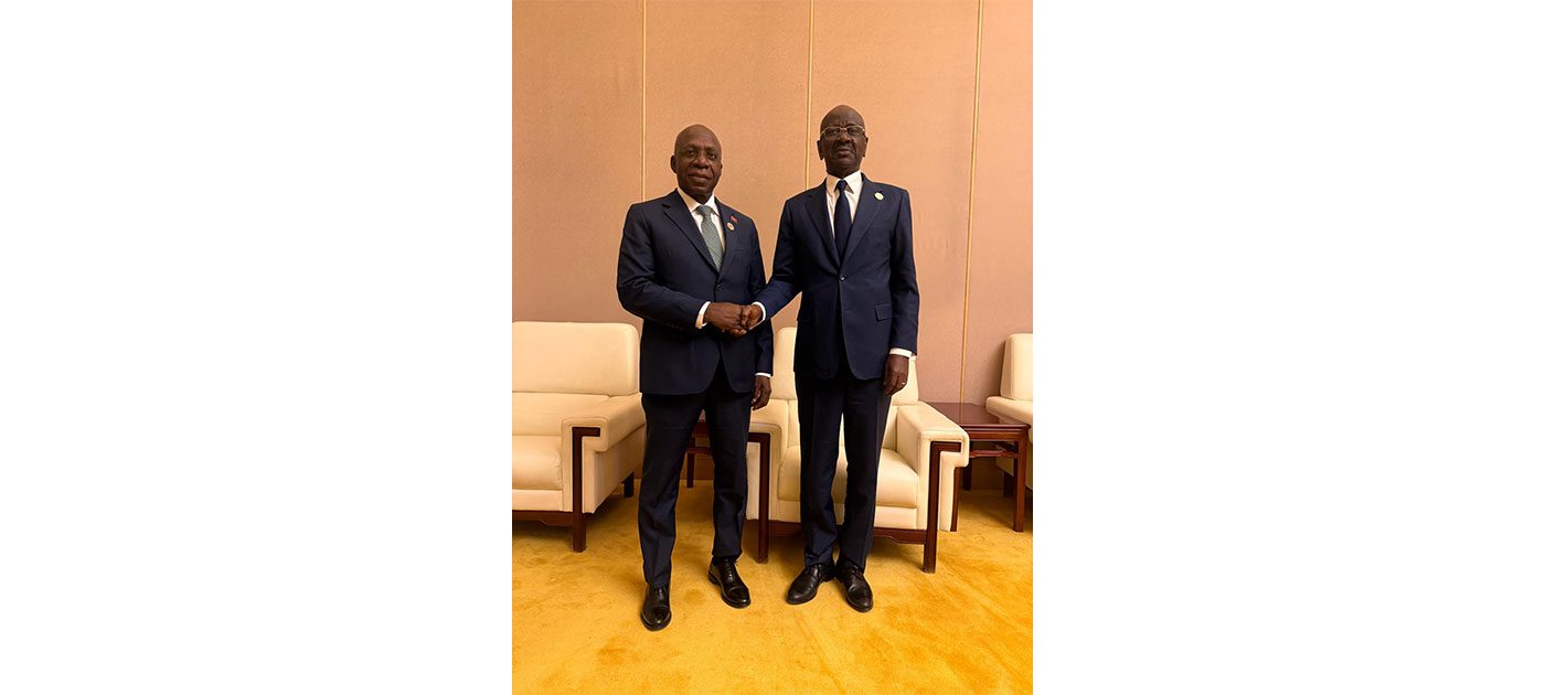 وزير الشؤون الخارجية يلتقي وزير العلاقات الخارجية بجمهورية آنغولا