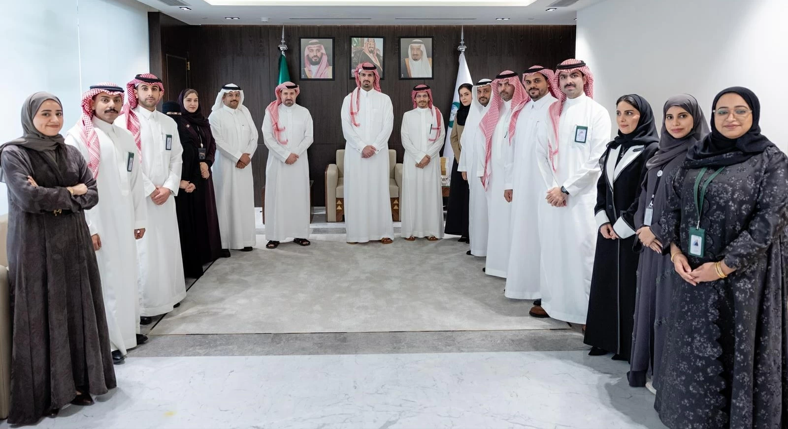 أمين منطقة الرياض يكرّم الفريق المنظم لمجلس التخطيط العالمي للمدن بنسخته الـ 61