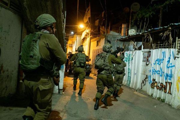 إصابة 6 فلسطينيين واعتقال آخرين خلال اقتحامات للاحتلال في الضفة الغربية والقدس