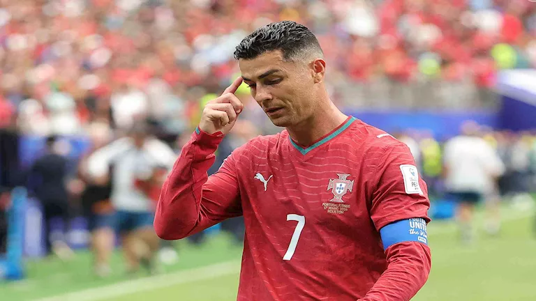 تصرف غريب من رونالدو عقب مباراة البرتغال والكونغو