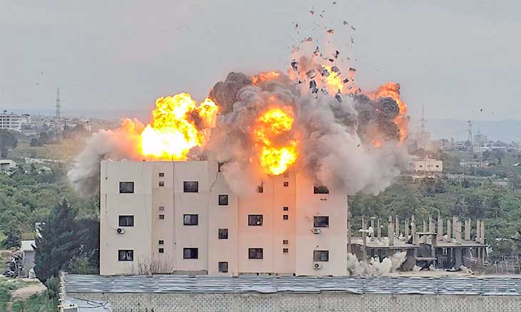 إسرائيل تبدأ قصف الجسور بدءاً بالليطاني لقطع إمدادات «حزب الله»… ومجزرة في صيدا