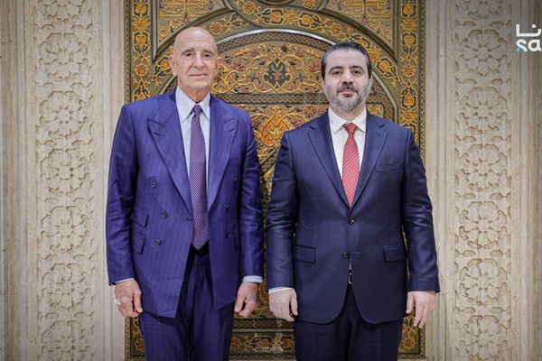 وزير الخارجية والمغتربين يبحث مع المبعوث الأمريكي إلى سوريا حزمة من الملفات الاستراتيجية