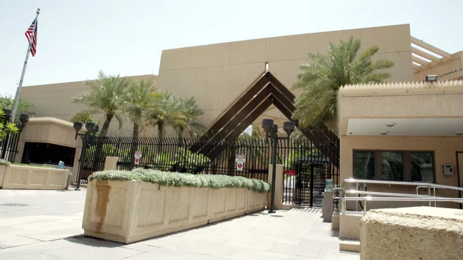 السعودية تدين استهداف سفارة الولايات المتحدة في الرياض وتلوّح بالردع