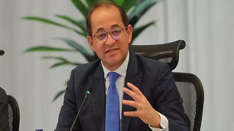 وزير المالية: الإعلان عن زيادة الرواتب الأسبوع المقبل